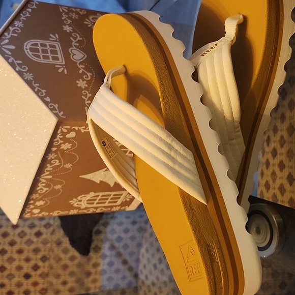 Women's reef 👞 shoes size 10 - Picture 3 of 5